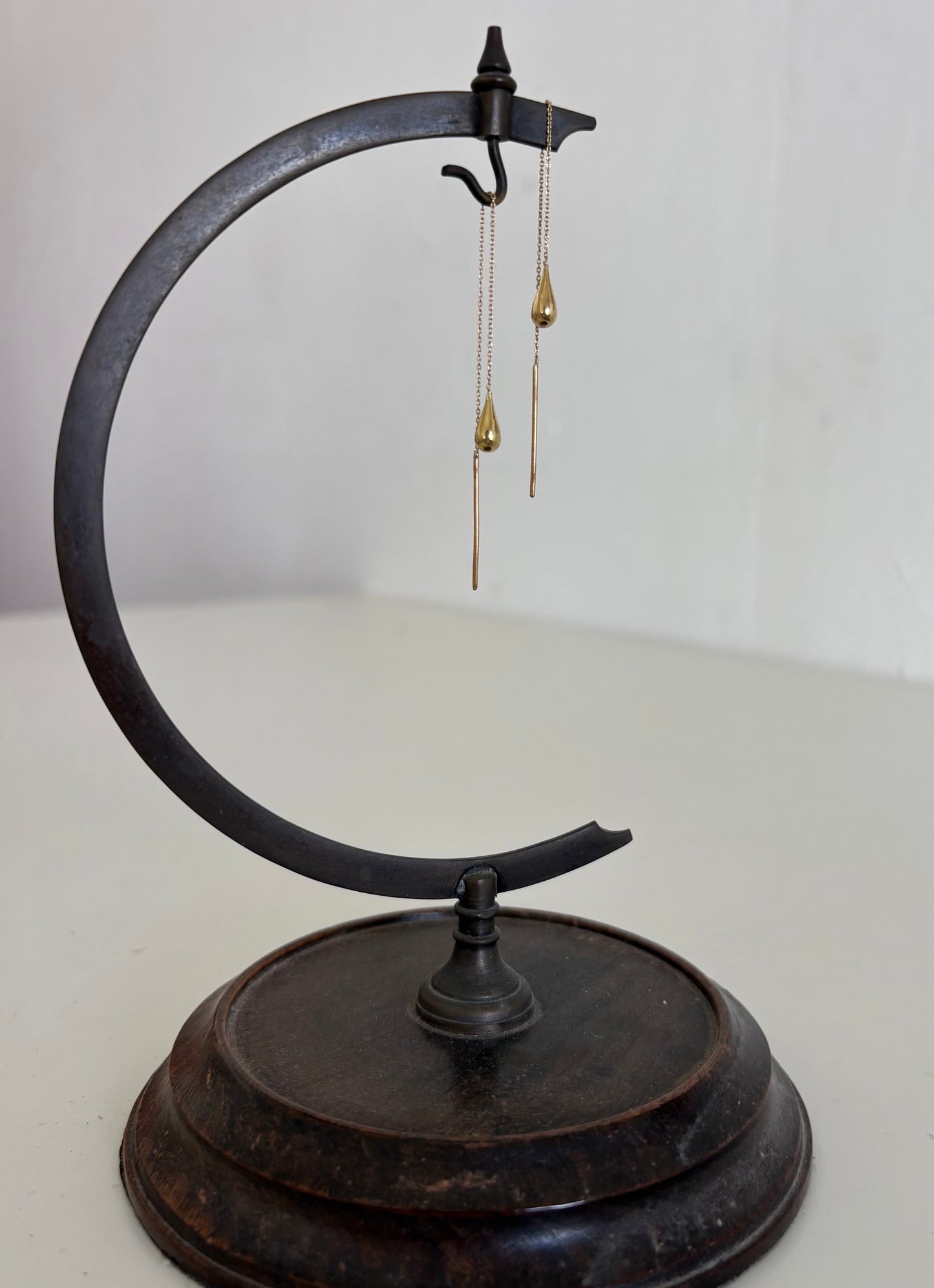 Gold drops earrings