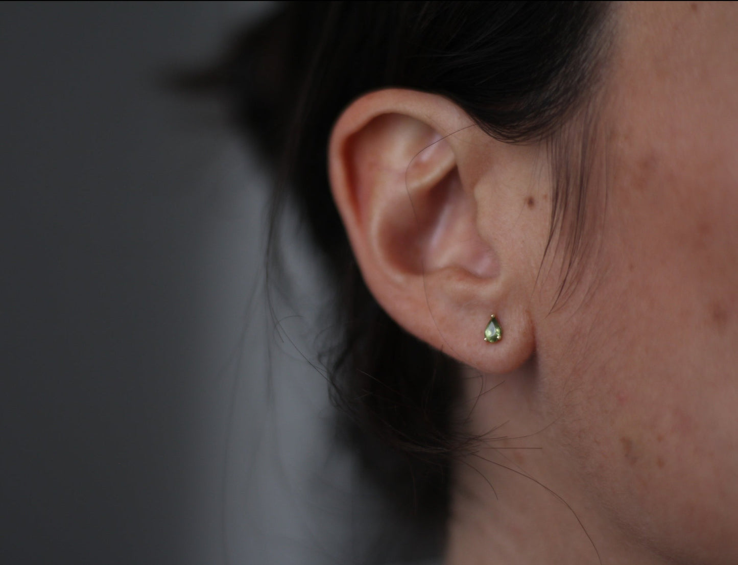 PEAR STUDS WITH PERIDOT