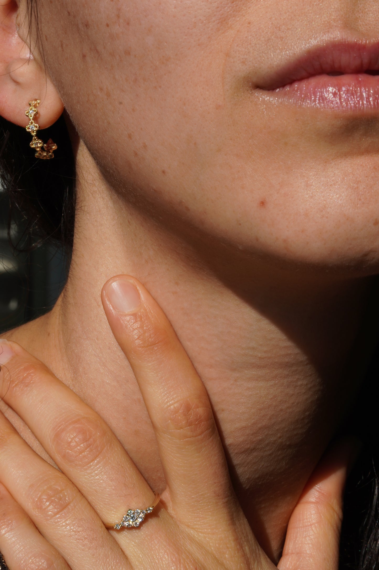 FLOWER EMERALD HOOPS