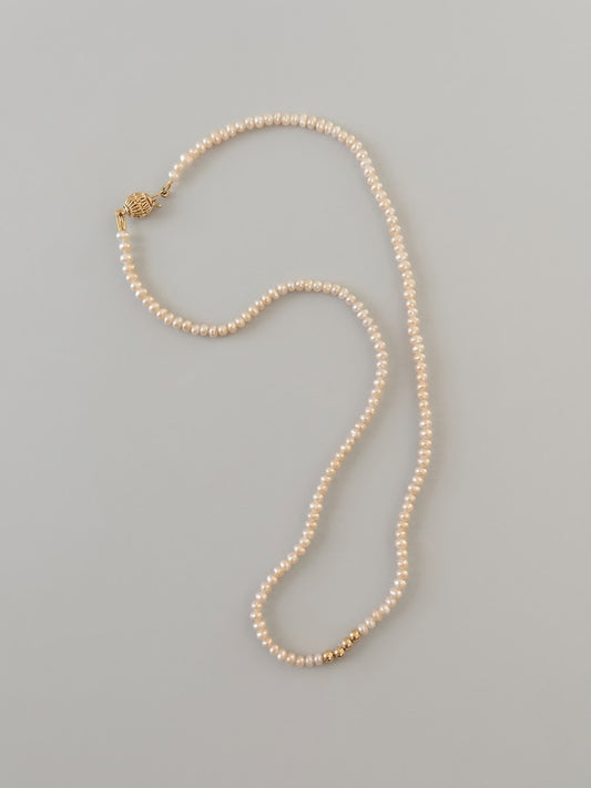 Pearl necklace with gold beads