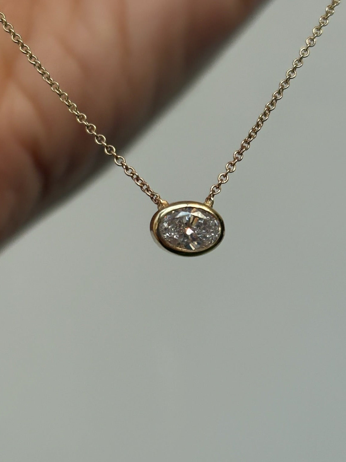 OVAL DIAMOND NECKLACE