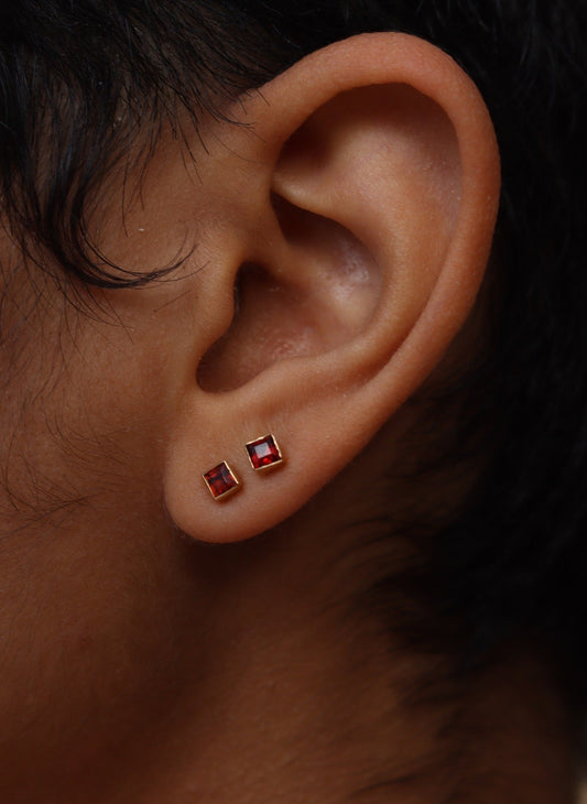 GARNET STUDS