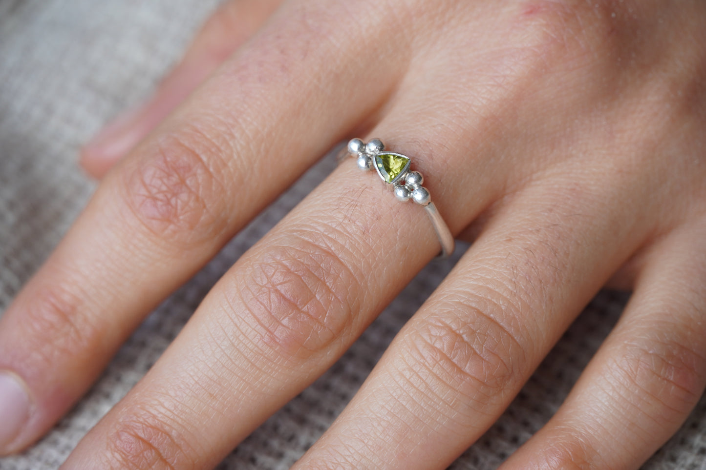 LUMINOUS PERIDOT RING