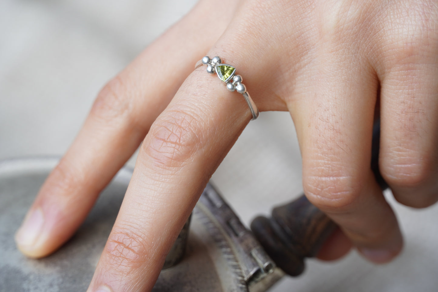 LUMINOUS PERIDOT RING