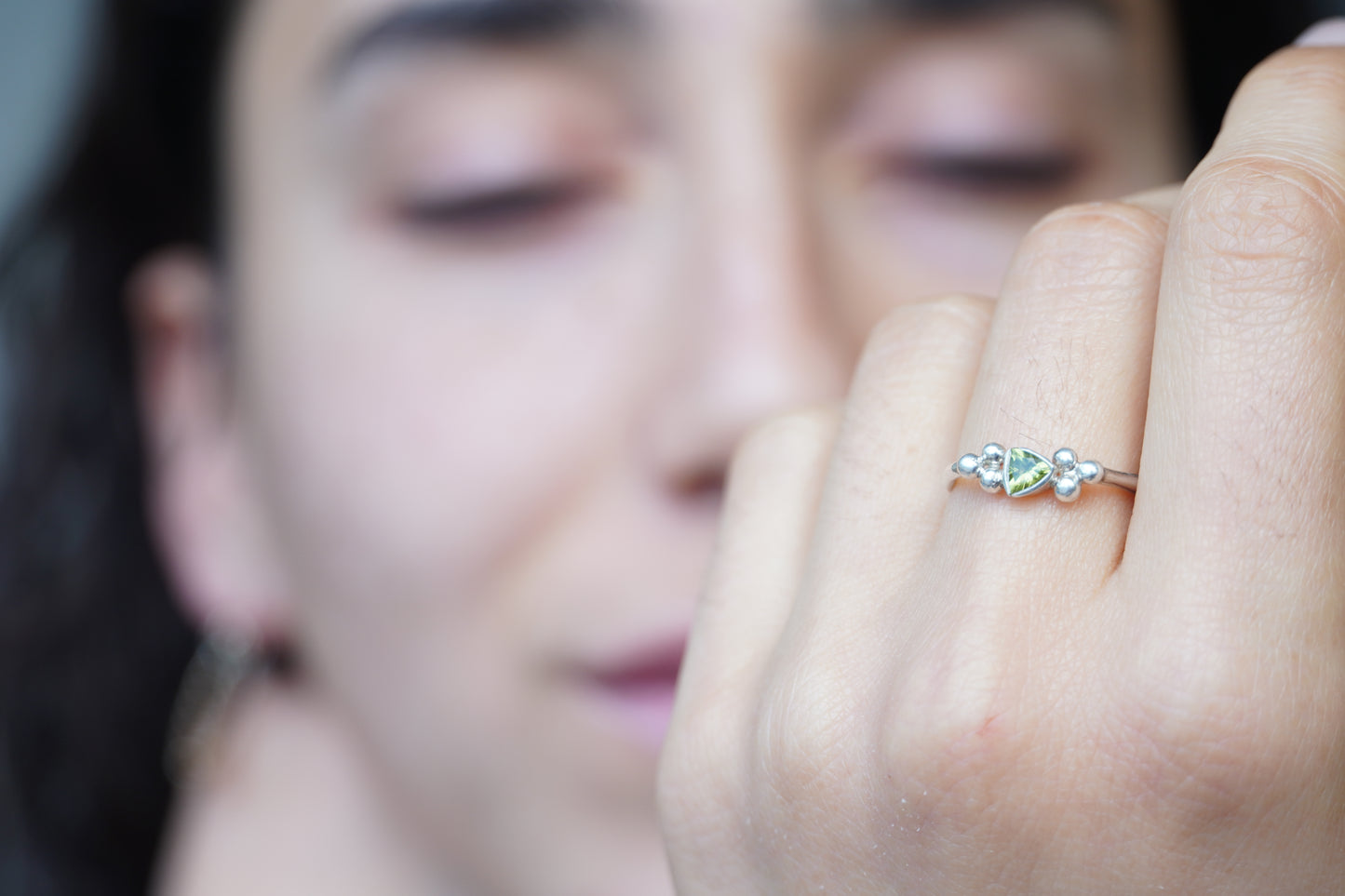 LUMINOUS PERIDOT RING