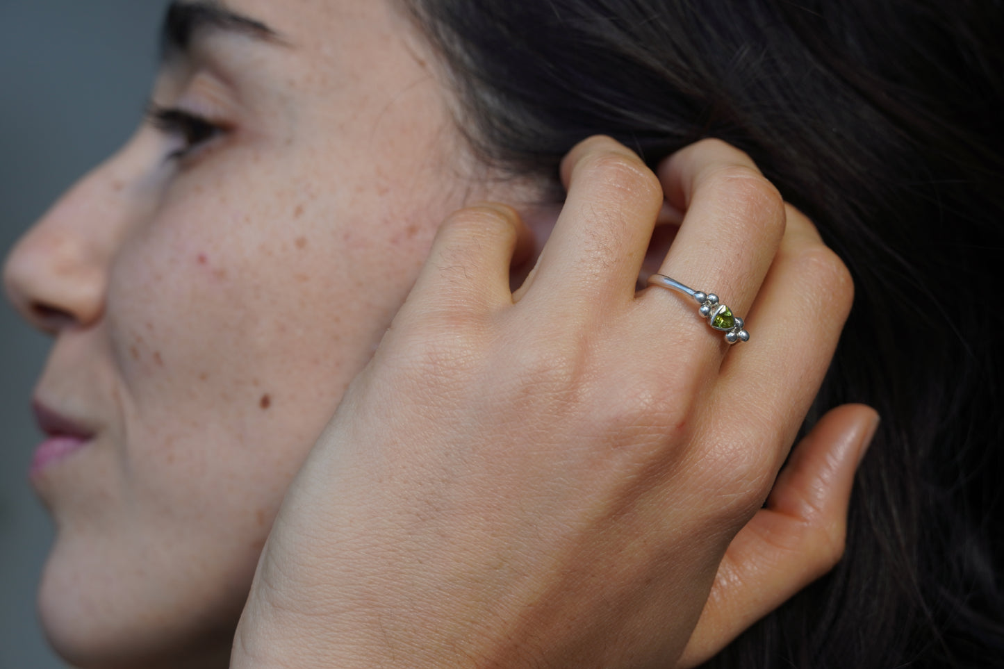 LUMINOUS PERIDOT RING