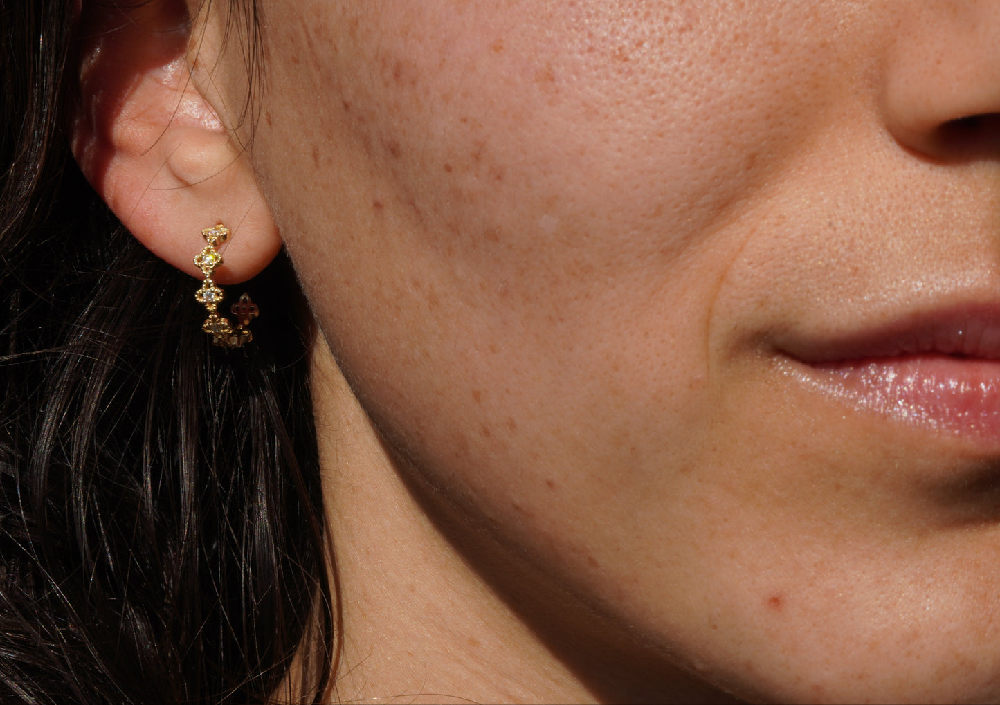 FLOWER EMERALD HOOPS