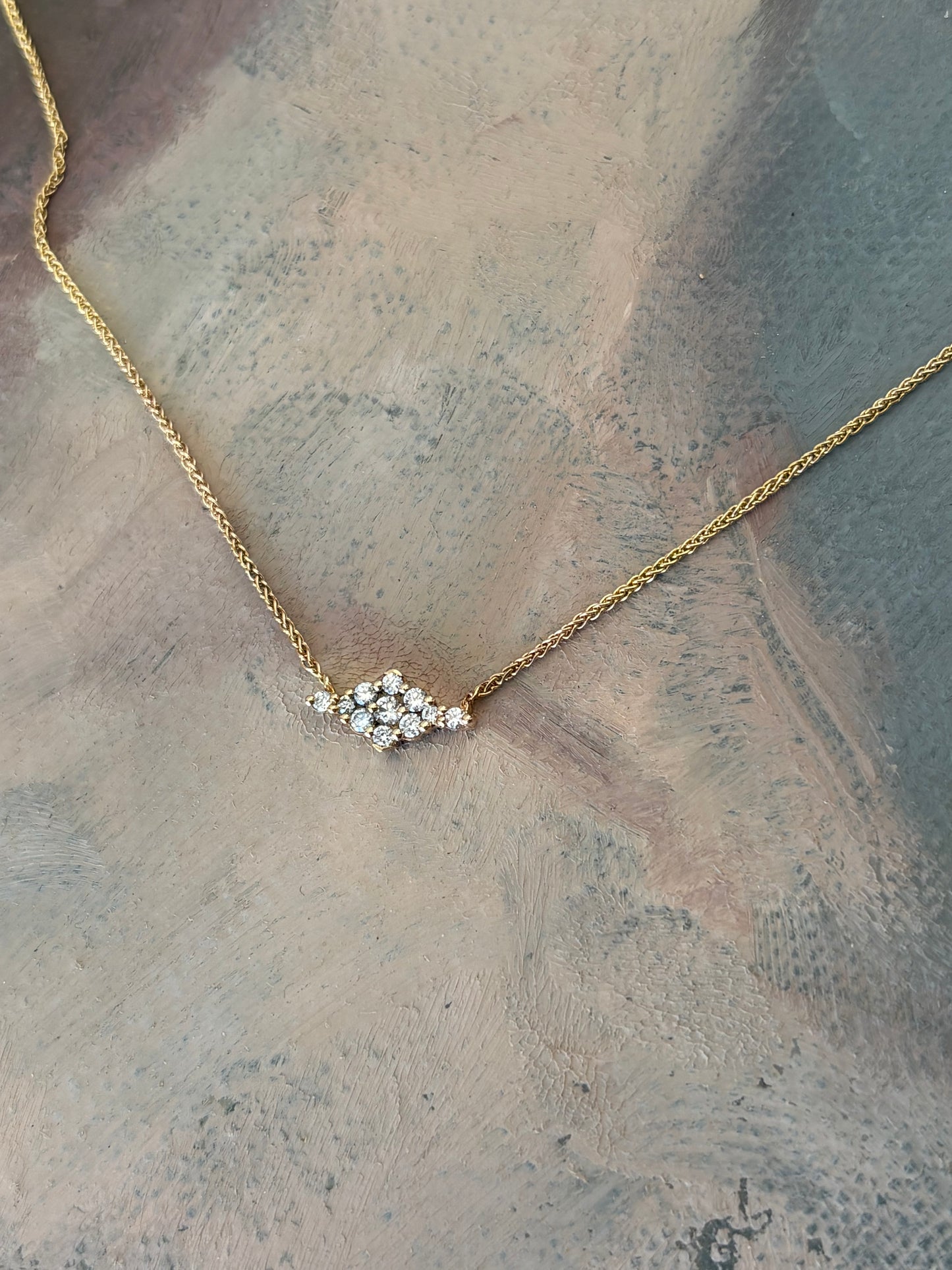 HORIZONTAL PARIS PENDANT