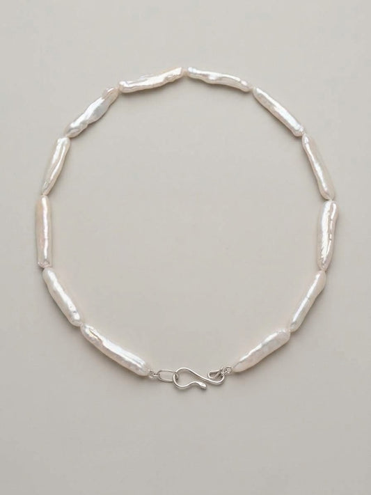Long Pearl necklace