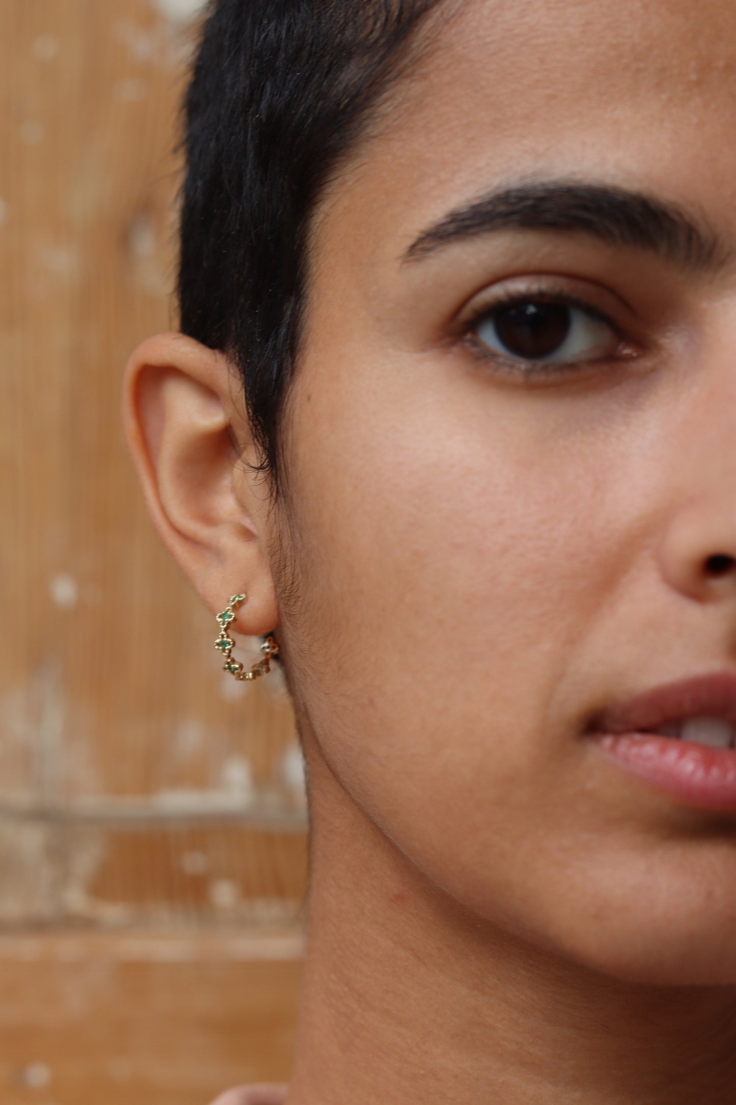 FLOWER EMERALD HOOPS