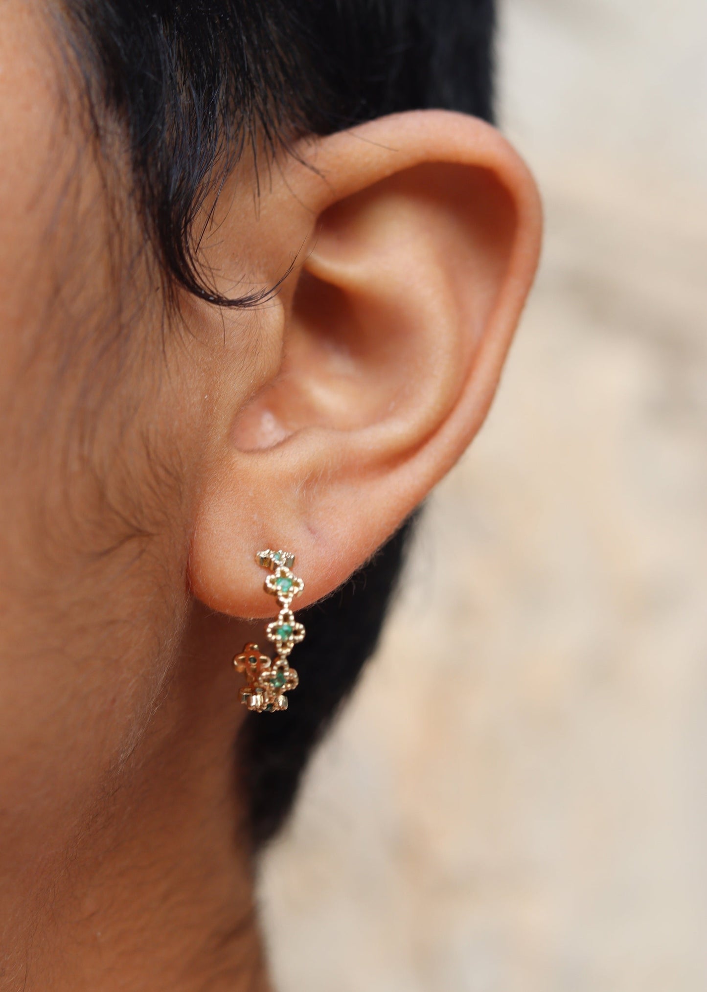 FLOWER EMERALD HOOPS