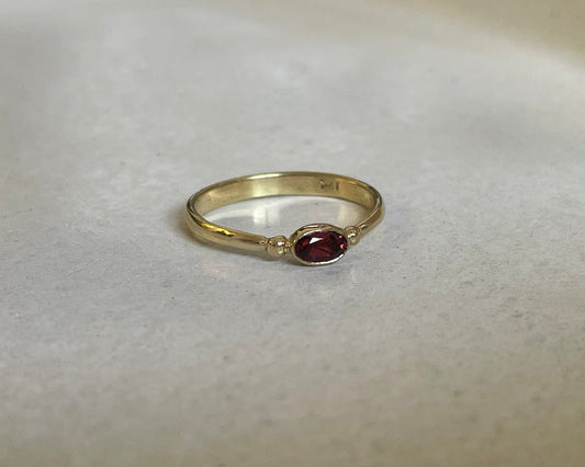 18 KARAT GARNET RING