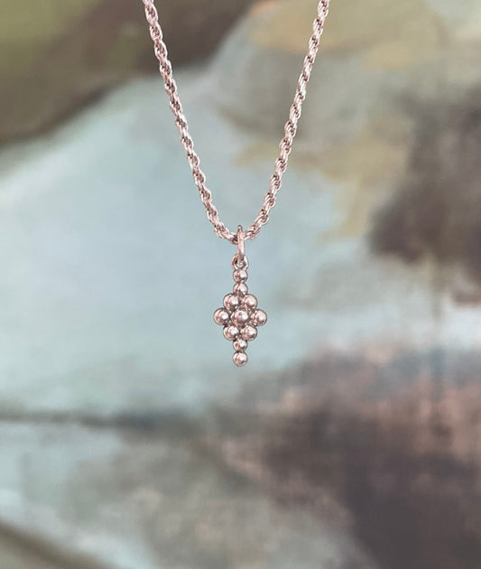 DIAMOND FORM NECKLACE